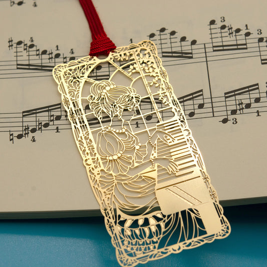 金のしおり「ピアノを弾く少女」